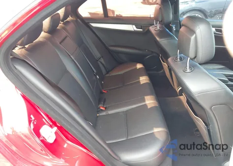 2013 Mercedes-Benz C 250 Sport z USA, uszkodzony, nr VIN WDDGF4HB5DA803693